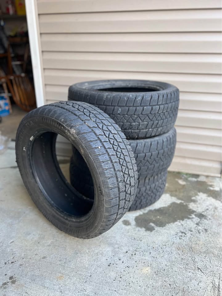 Arctic Claw Winter WXI (Studded) 205/65R16 95T BSW Tires